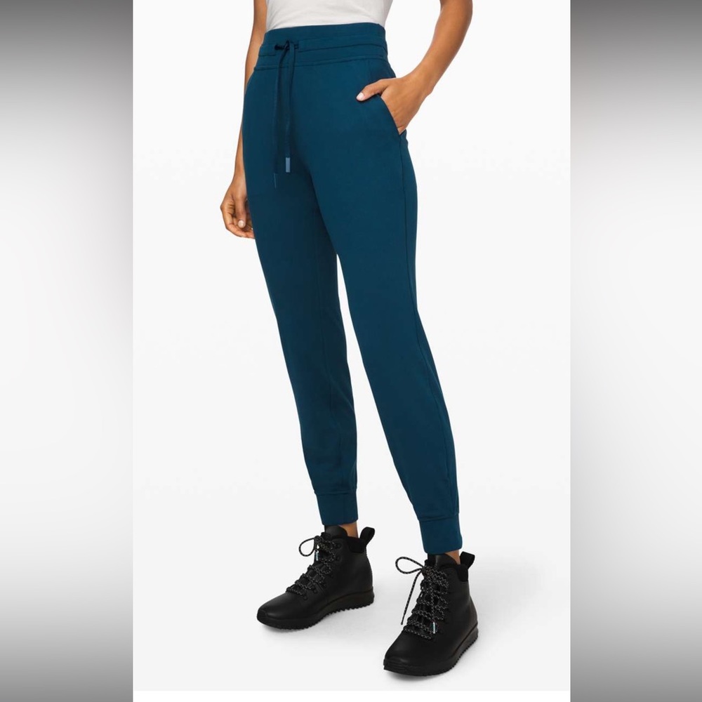 Ready to Rulu Pant 29” NWOT Night Diver size 8